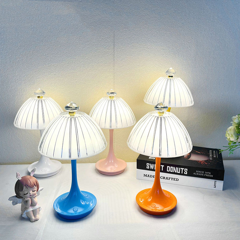 Lampe de table LED en acrylique ABS pétale conique rechargeable scandinave contemporaine pour chevet 