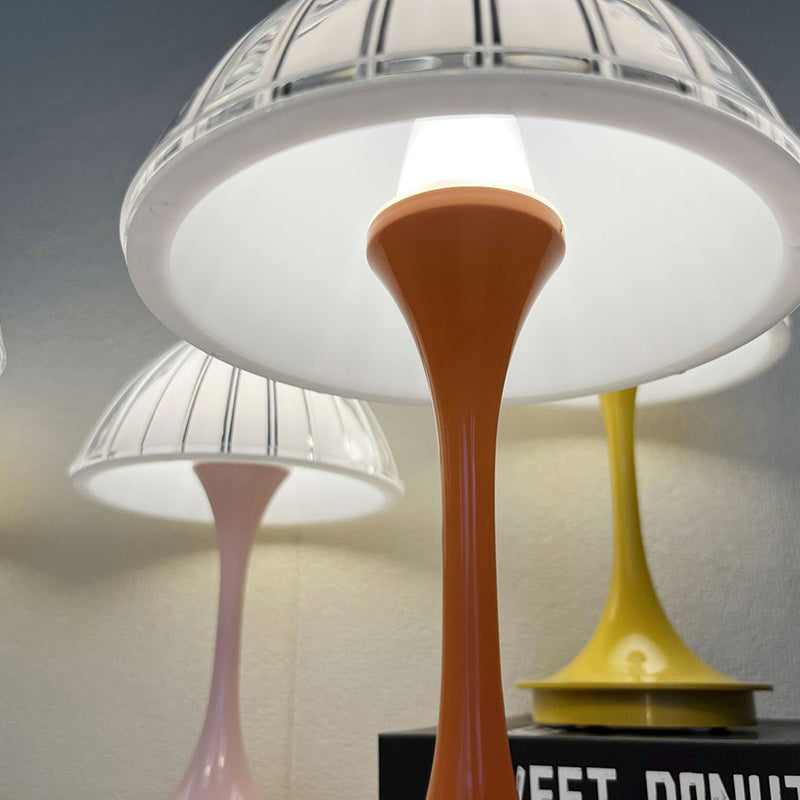 Lampe de table LED en acrylique ABS pétale conique rechargeable scandinave contemporaine pour chevet 