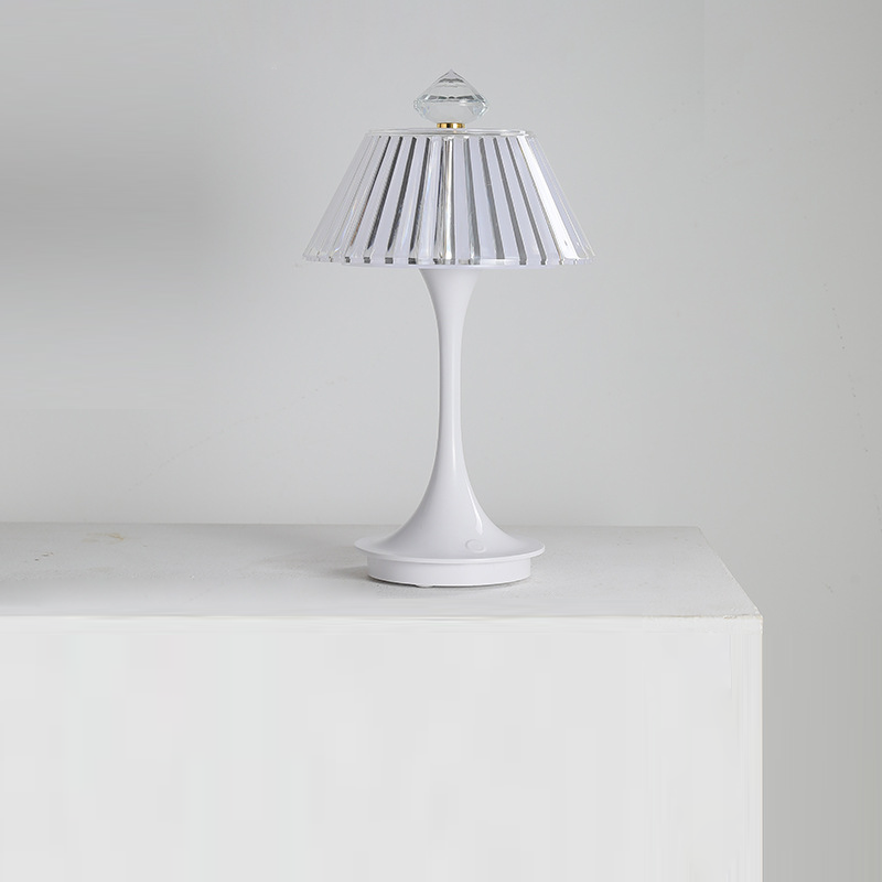 Lampe de table LED en acrylique ABS pétale conique rechargeable scandinave contemporaine pour chevet 