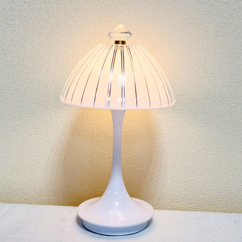 Lampe de table LED en acrylique ABS pétale conique rechargeable scandinave contemporaine pour chevet 