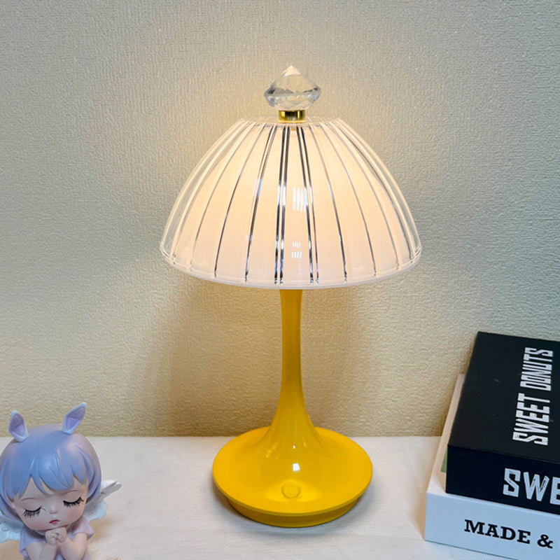 Lampe de table LED en acrylique ABS pétale conique rechargeable scandinave contemporaine pour chevet 