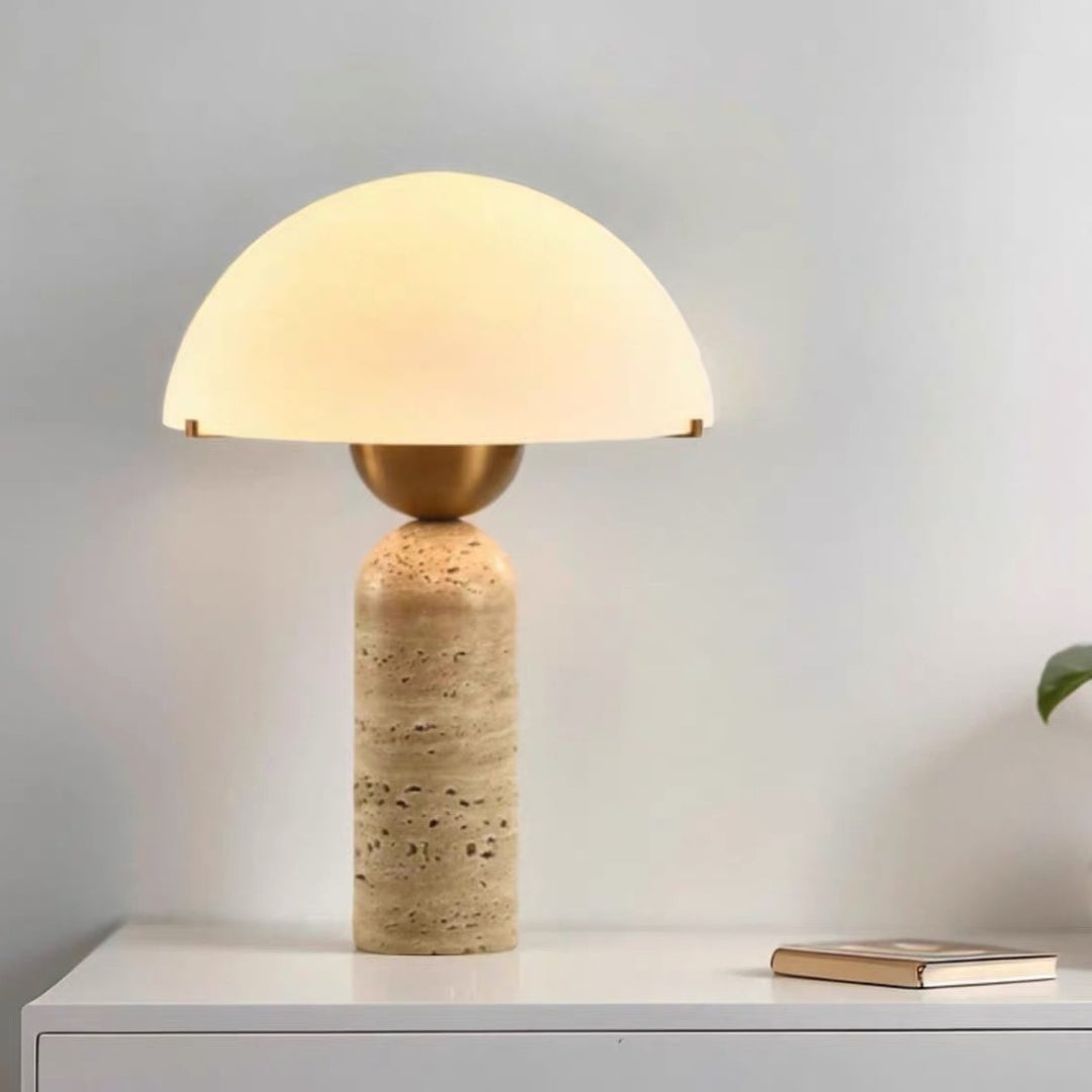 Lampe de table contemporaine scandinave en travertin, marbre, verre et résine avec dôme cylindrique à 1 lumière pour chevet 
