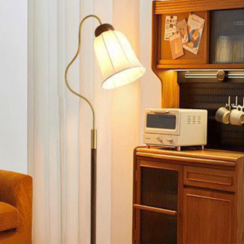 Traditionelle französische Glocke bedruckter Metallstoff 1-Licht Stehlampe für Wohnzimmer 