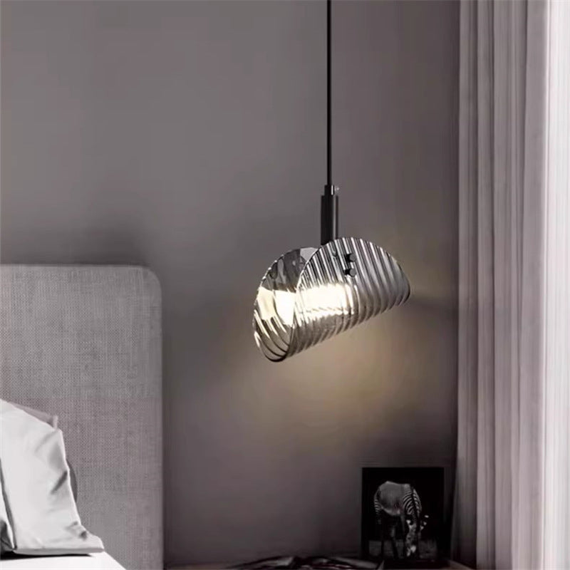 Suspension LED en verre rayé incurvé scandinave contemporain pour chevet 