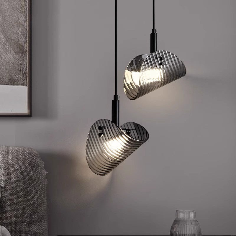 Suspension LED en verre rayé incurvé scandinave contemporain pour chevet 