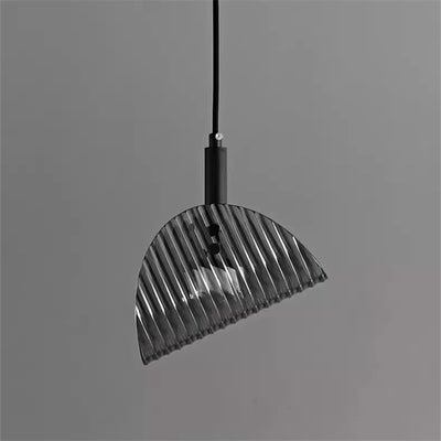 Suspension LED en verre rayé incurvé scandinave contemporain pour chevet 