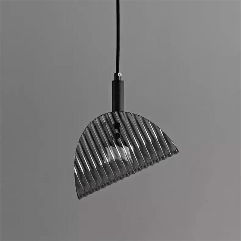 Suspension LED en verre rayé incurvé scandinave contemporain pour chevet 