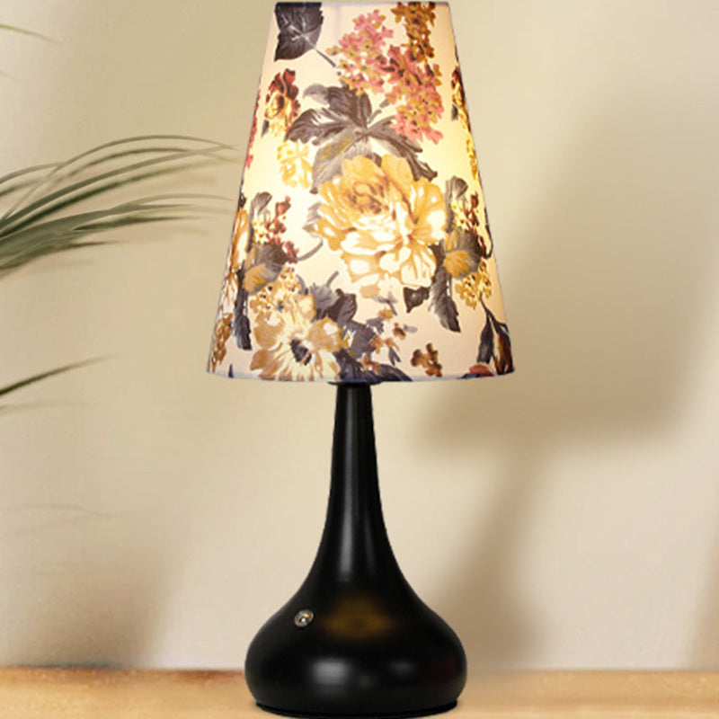 Lampe de table à 1 lumière avec abat-jour en tissu rechargeable en forme de cylindre floral traditionnel français, veilleuse pour table de chevet 