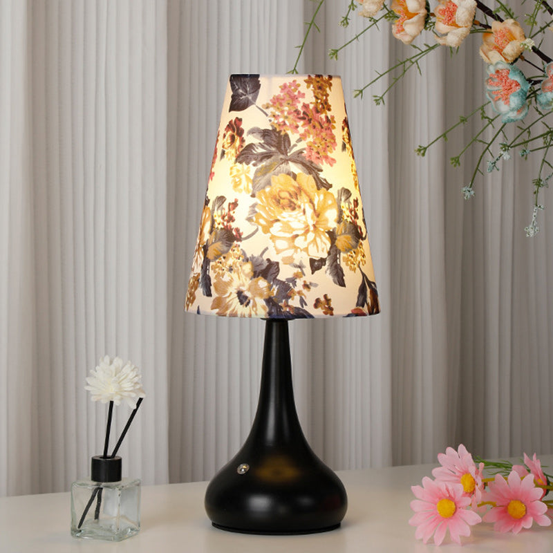 Lampe de table à 1 lumière avec abat-jour en tissu rechargeable en forme de cylindre floral traditionnel français, veilleuse pour table de chevet 