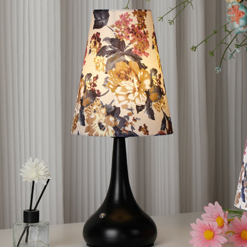 Lampe de table à 1 lumière avec abat-jour en tissu rechargeable en forme de cylindre floral traditionnel français, veilleuse pour table de chevet 