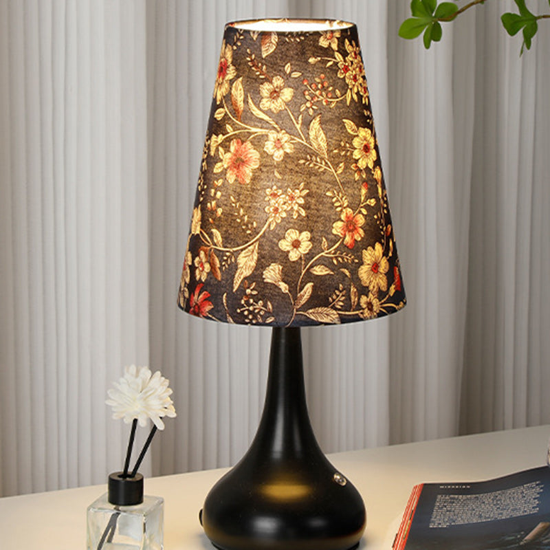 Lampe de table à 1 lumière avec abat-jour en tissu rechargeable en forme de cylindre floral traditionnel français, veilleuse pour table de chevet 