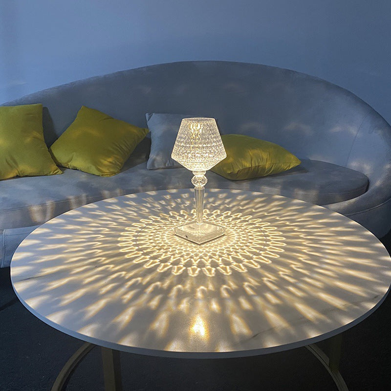 Zeitgenössische kreative wiederaufladbare Acryl-Weinglas-LED-Tischlampe Nachtlicht für das Wohnzimmer 