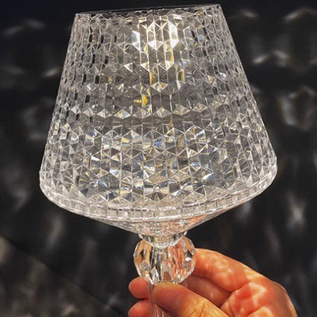 Zeitgenössische kreative wiederaufladbare Acryl-Weinglas-LED-Tischlampe Nachtlicht für das Wohnzimmer 