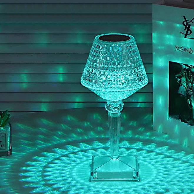 Zeitgenössische kreative wiederaufladbare Acryl-Weinglas-LED-Tischlampe Nachtlicht für das Wohnzimmer 