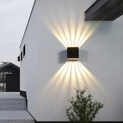 Moderne minimalistische wasserdichte Aluminium-Quadratwürfel-Lichtstrahl-LED-Wandleuchte für die Außenpatio 