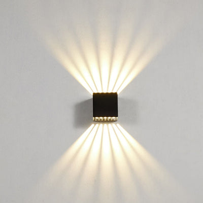 Moderne minimalistische wasserdichte Aluminium-Quadratwürfel-Lichtstrahl-LED-Wandleuchte für die Außenpatio 