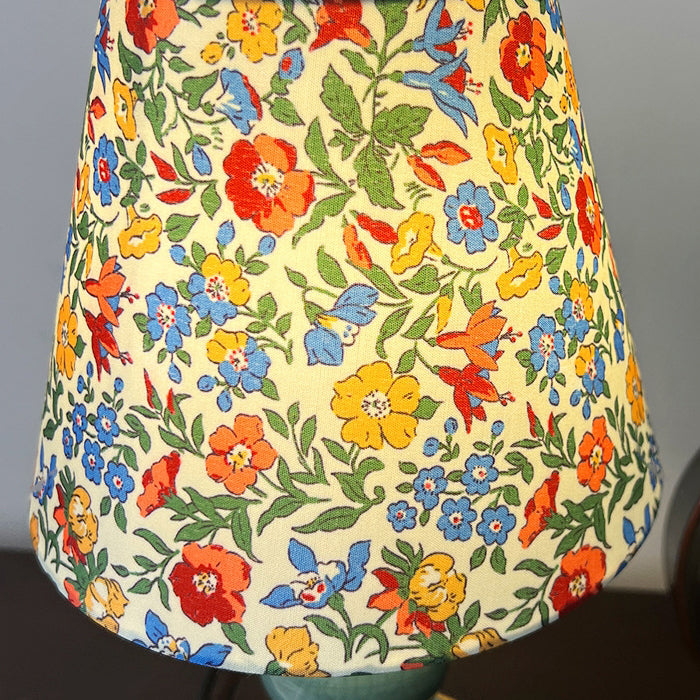 Traditionelle französische Stoff-Keramiklegierung Zylinder Blume Crackle Säule 1-Licht Tischlampe für das Nachttisch 