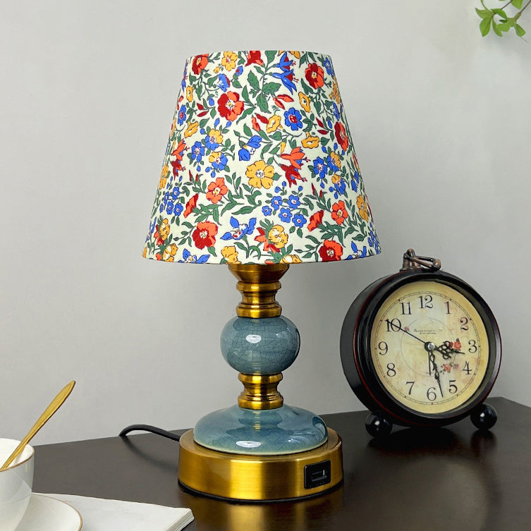 Traditionelle französische Stoff-Keramiklegierung Zylinder Blume Crackle Säule 1-Licht Tischlampe für das Nachttisch 