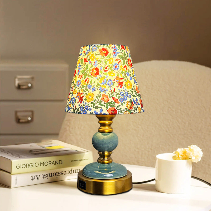 Traditionelle französische Stoff-Keramiklegierung Zylinder Blume Crackle Säule 1-Licht Tischlampe für das Nachttisch 