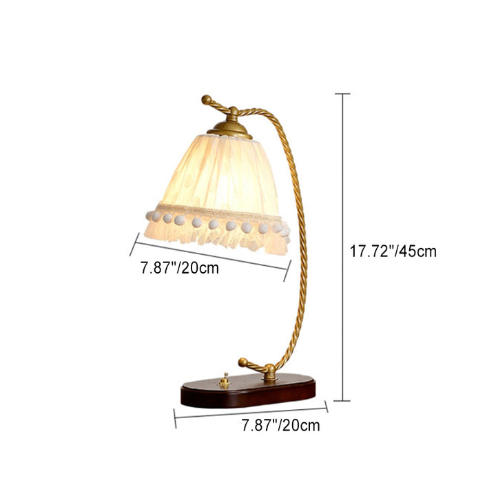 Traditionelle französische Stoff-Metall-Holz-Spitze Kegelförmige 1-Licht Tischlampe für den Nachttisch 