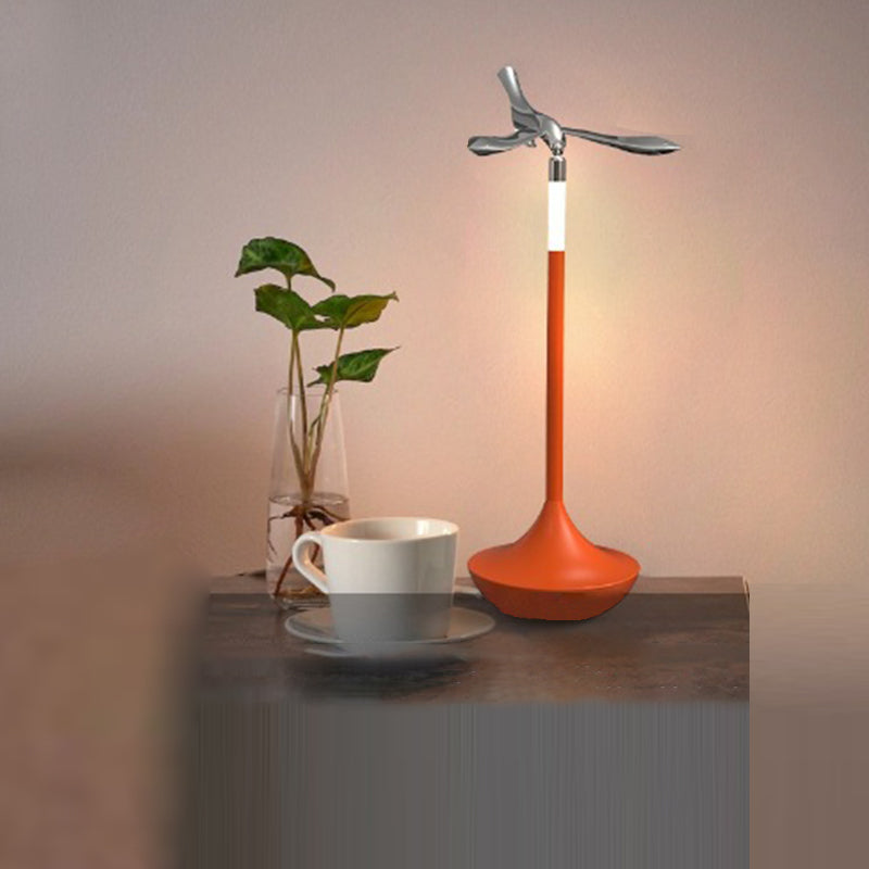 Lampe de table LED rotative en aluminium acrylique rechargeable scandinave contemporaine avec oiseau volant pour chevet 