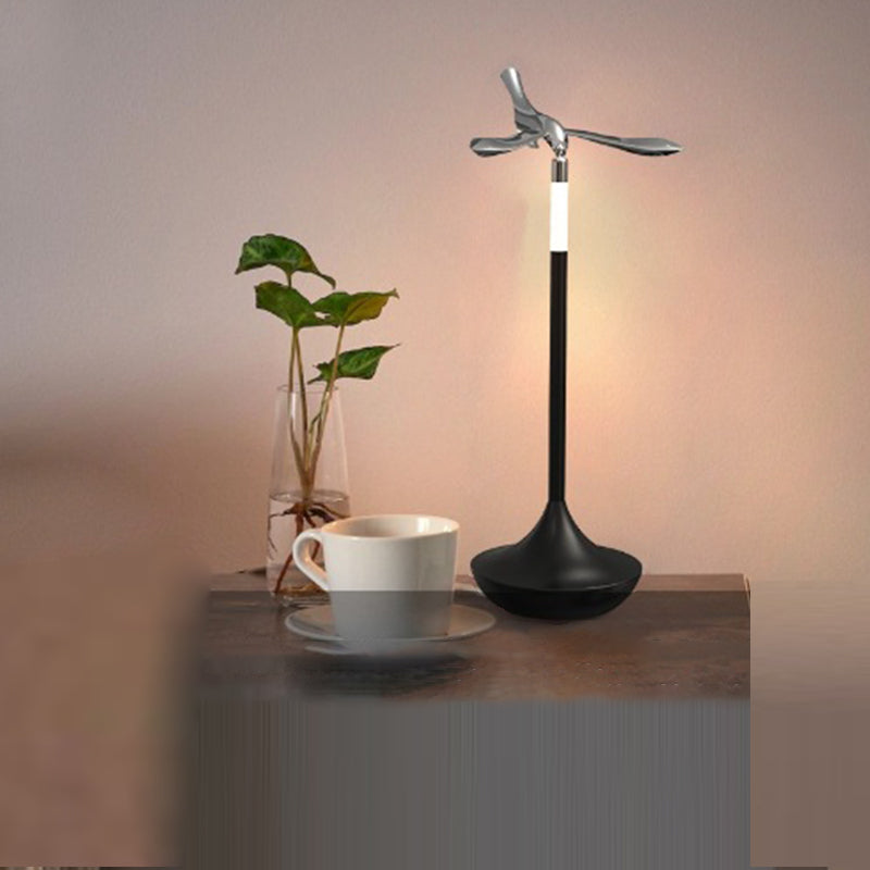 Lampe de table LED rotative en aluminium acrylique rechargeable scandinave contemporaine avec oiseau volant pour chevet 
