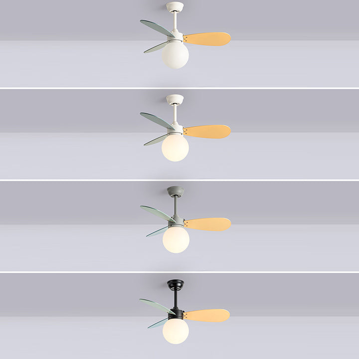 Zeitgenössischer nordischer Holz-Eisen-Acryl-Ball 1-Licht-Deckenventilator mit Abwärtsstangen für das Schlafzimmer 