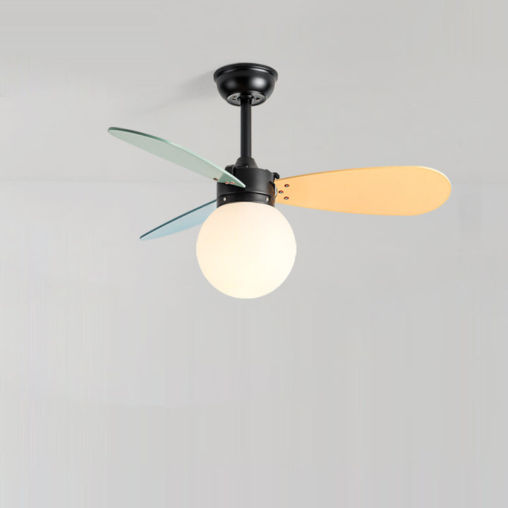 Zeitgenössischer nordischer Holz-Eisen-Acryl-Ball 1-Licht-Deckenventilator mit Abwärtsstangen für das Schlafzimmer 