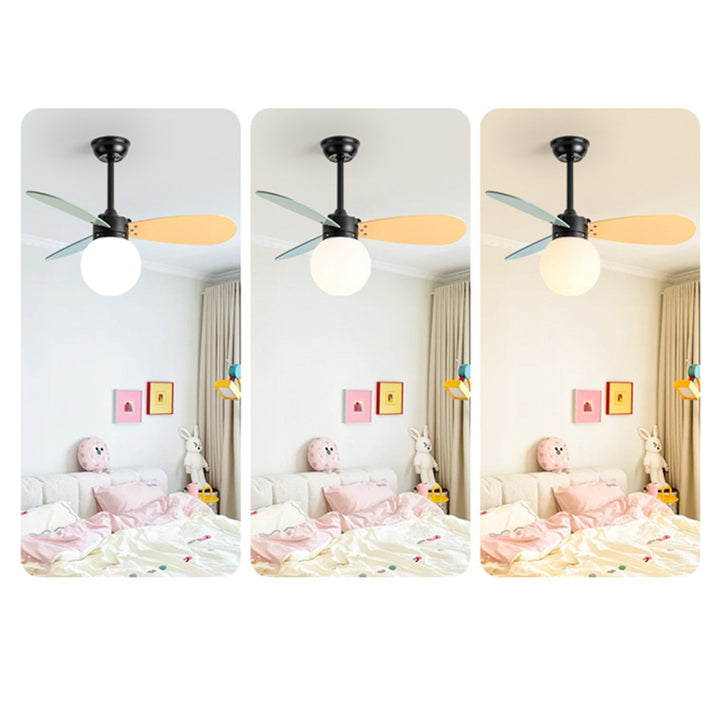 Zeitgenössischer nordischer Holz-Eisen-Acryl-Ball 1-Licht-Deckenventilator mit Abwärtsstangen für das Schlafzimmer 