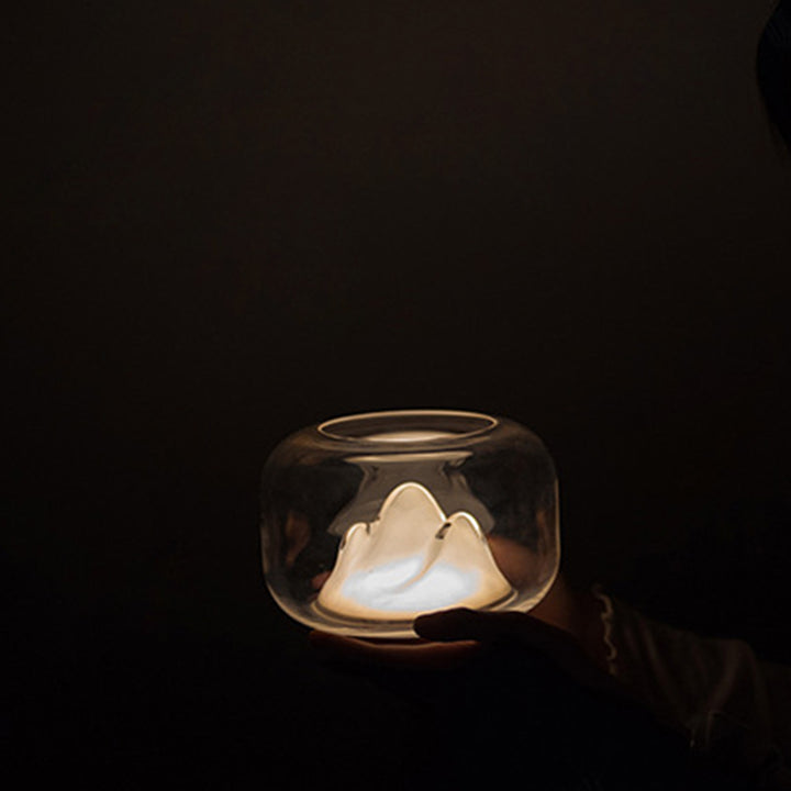 Zeitgenössische kreative wiederaufladbare Glas-Buchenholz-Bergfischglas-LED-Tischlampe Nachtlicht für den Nachttisch 