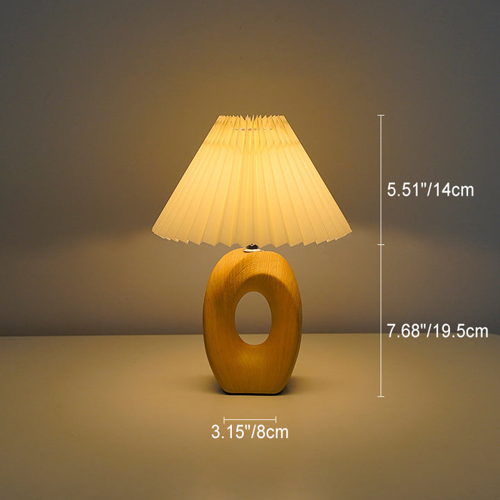 Zeitgenössische nordische USB-Stoff-Keramik-Kegel-Pleated-Skelettierte LED-Tischlampe für das Schlafzimmer 