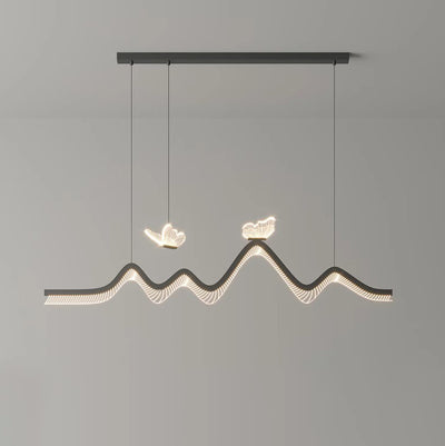 Zeitgenössische nordische Eisen-Aluminium-Acryl-Schmetterlingswellen-LED-Kronleuchter Insellicht für das Esszimmer 