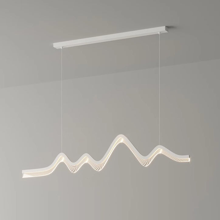 Zeitgenössische nordische Eisen-Aluminium-Acryl-Schmetterlingswellen-LED-Kronleuchter Insellicht für das Esszimmer 