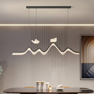 Zeitgenössische nordische Eisen-Aluminium-Acryl-Schmetterlingswellen-LED-Kronleuchter Insellicht für das Esszimmer 