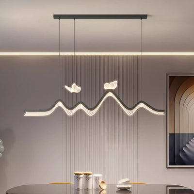 Zeitgenössische nordische Eisen-Aluminium-Acryl-Schmetterlingswellen-LED-Kronleuchter Insellicht für das Esszimmer 