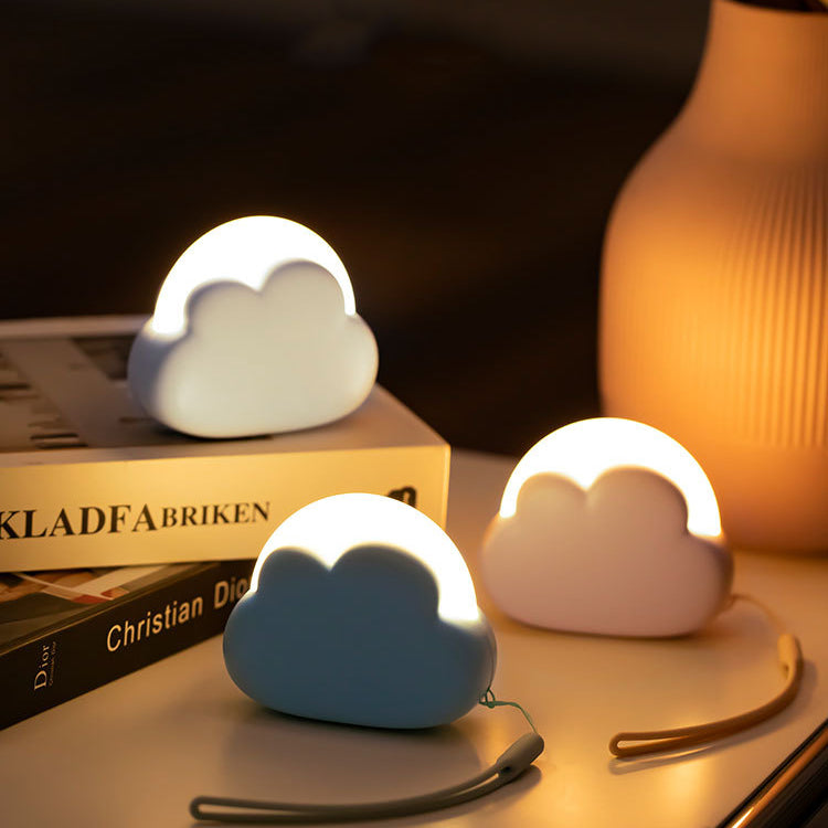 Zeitgenössische nordische wiederaufladbare ABS PP Wolken-LED-Kleine Tischlampe Nachtlicht für das Bett 