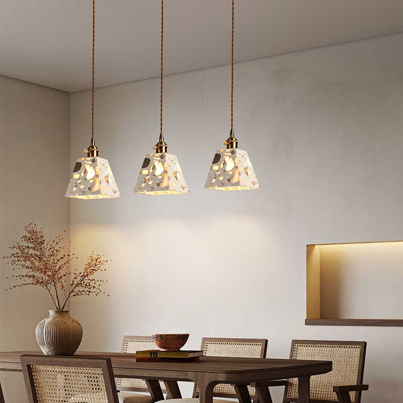 Zeitgenössisches nordisches Aluminium-Holz-Terrazzo-Transluzentes Kegelstumpfzylinder 1-Licht-Pendelleuchte für das Bett 
