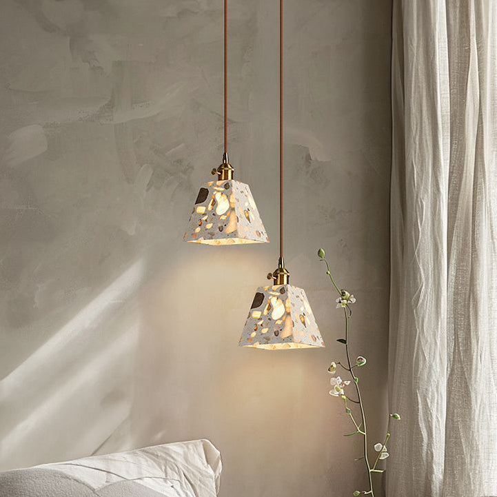 Zeitgenössisches nordisches Aluminium-Holz-Terrazzo-Transluzentes Kegelstumpfzylinder 1-Licht-Pendelleuchte für das Bett 