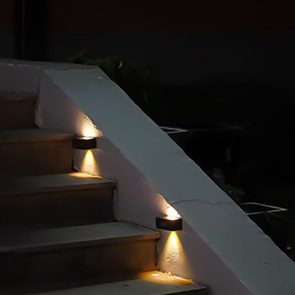 مصباح جداري LED للتحكم في الضوء لأعلى ولأسفل من الفولاذ المقاوم للصدأ المقاوم للماء بتصميم حديث وبسيط لشرفة الفناء الخارجية 