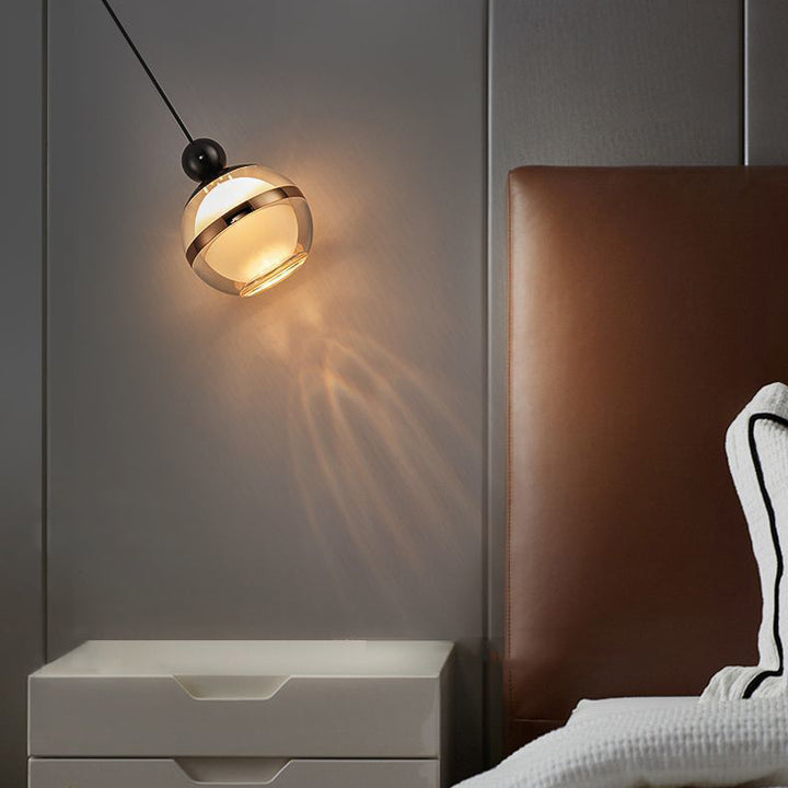 Zeitgenössische nordische Eisen-Aluminium-Acryl-Glaskugel hebbare LED-Pendelleuchte für das Bett 