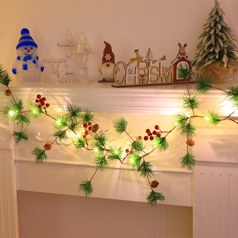 Moderne Art-Deco-Batterie Kupfer Kunststoff Blatt Glocke Kiefernnadel Rote Frucht Weihnachtsdekoration LED-Lichterkette für Schlafzimmer 