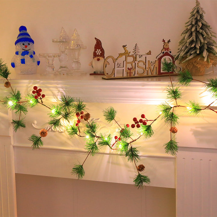 Moderne Art-Deco-Batterie Kupfer Kunststoff Blatt Glocke Kiefernnadel Rote Frucht Weihnachtsdekoration LED-Lichterkette für Schlafzimmer 