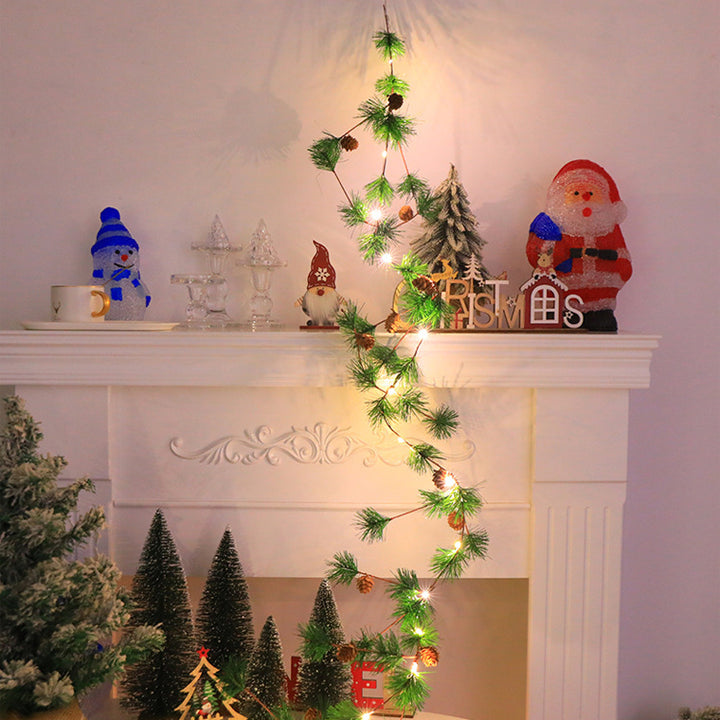 Moderne Art-Deco-Batterie Kupfer Kunststoff Blatt Glocke Kiefernnadel Rote Frucht Weihnachtsdekoration LED-Lichterkette für Schlafzimmer 