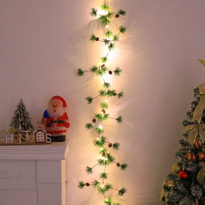Moderne Art-Deco-Batterie Kupfer Kunststoff Blatt Glocke Kiefernnadel Rote Frucht Weihnachtsdekoration LED-Lichterkette für Schlafzimmer 