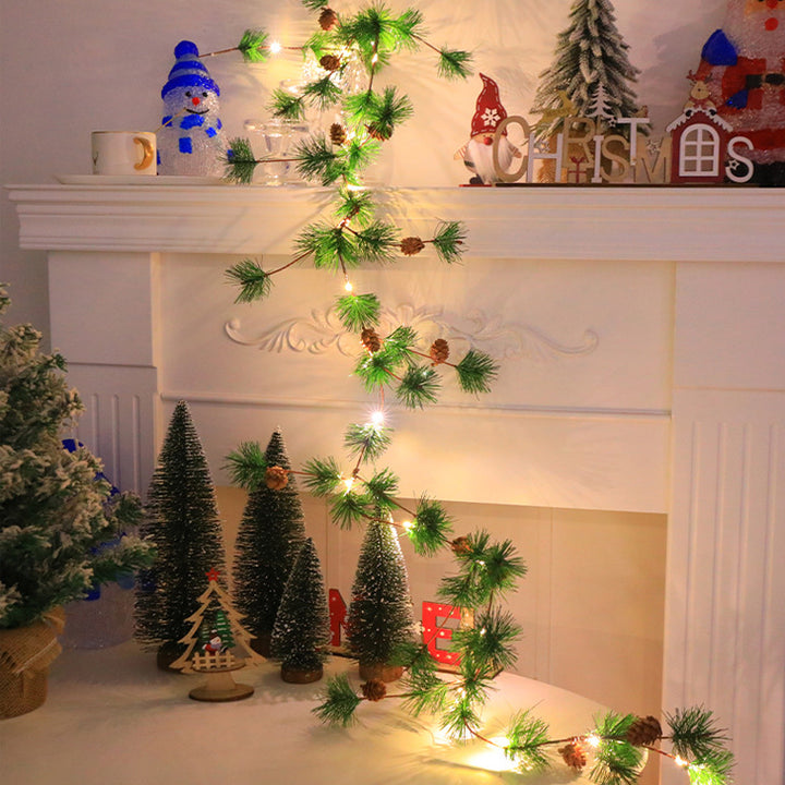 Moderne Art-Deco-Batterie Kupfer Kunststoff Blatt Glocke Kiefernnadel Rote Frucht Weihnachtsdekoration LED-Lichterkette für Schlafzimmer 
