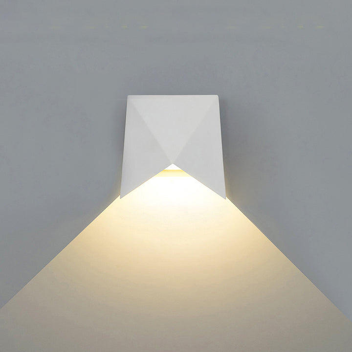 Applique murale LED en aluminium étanche à enveloppe de simplicité moderne pour patio extérieur 