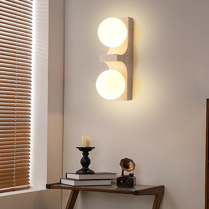 Applique murale rectangulaire à 2 lumières en travertin nordique contemporain avec boule en verre pour couloir 