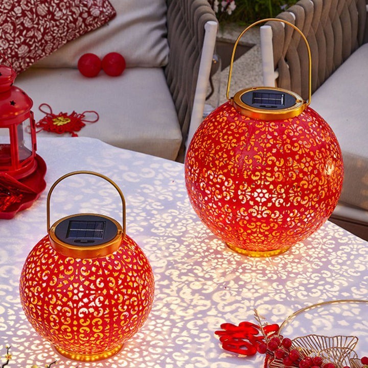 Lanterne en fer creusée étanche solaire traditionnelle chinoise LED lumière extérieure éclairage paysager pour jardin 