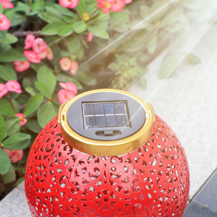 Lanterne en fer creusée étanche solaire traditionnelle chinoise LED lumière extérieure éclairage paysager pour jardin 