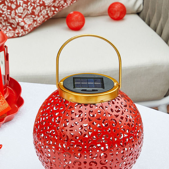 Lanterne en fer creusée étanche solaire traditionnelle chinoise LED lumière extérieure éclairage paysager pour jardin 